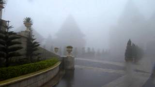preview picture of video 'Vietnam 2014 - Bà Nà Hills Resort - On Top in Fog'