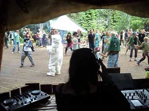 Djane Freedu Forest star festival 2013 Sweden (Beginning of my set)