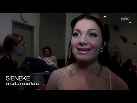 ESC: Netherlands Sieneke backstage before the semifinal