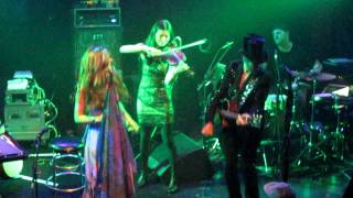 Joss Stone and Dave Stewart "Here Comes The Rain Again" (Eurythmics cover)