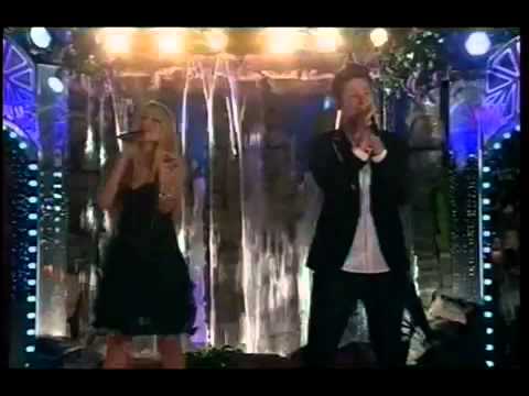 Ell/Nikki performs at Что? Где? Когда?