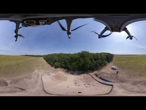 Überflug über die Cucuteni-Ausgrabung von Dobrovaţ (Kreis Iaşi). [360°-Kamera]