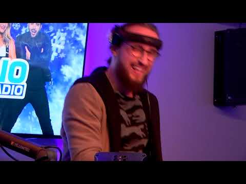 Nick Stevanson mixe en live dans Bruno dans la radio