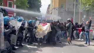 Manifestanti contro polizia, a Torino è scontro per avvicinarsi all'Askatasuna