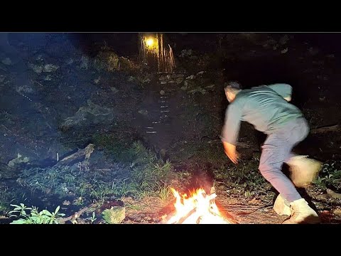 "I Built a Hidden Forest Shelter Before the Storm!Solo Night in the Wild_Shelter_rain,Trap,and fire💙