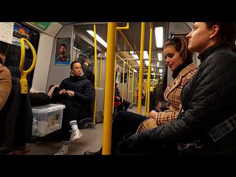 Suécia, Estocolmo, Metro Ride Brommaplan para T Centralen