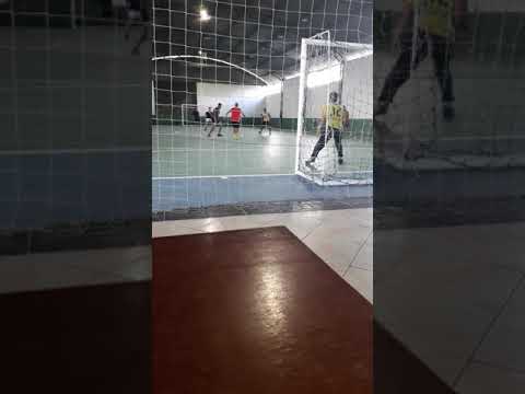 Defesas do goleiro Max, no futsal de Colombo