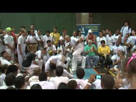 Jogo Mestre Gladson e CMestre Vinicius XIII Clínica de Capoeira 2012