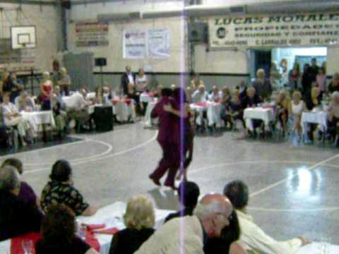  Fabian Peralta  and  Natacha Poberaj  are  dancing  to  the  tango  "  El Yaguaron  "