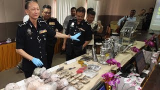 Download lagu Tujuh orang ditangkap, ekstasi senilai RM4,5 juta disita. mp3