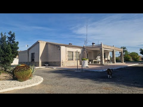 285,000 € 4 BEDROOM 2 BATHROOM COUNTRY HOME IS LOCATED AT JUST 10 KM FROM THE BEACHES & SANTA POLA