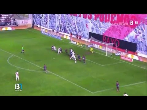 Gol de Tito para el Rayo Vallecano ante el Celta de Vigo tras una falta lateral.