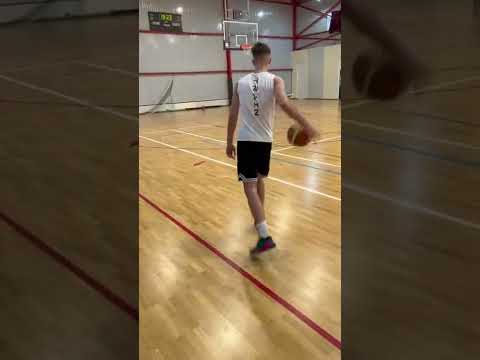 YNY SEBI joaca baschet 🏀