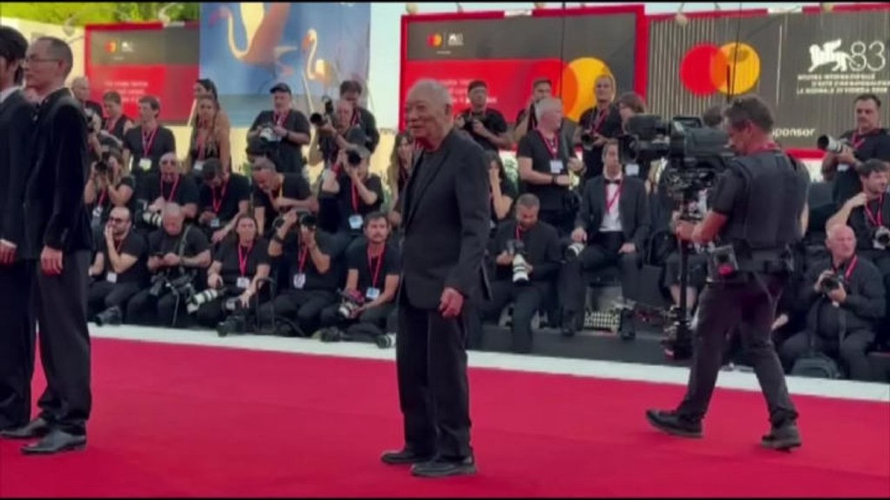 Venezia 83, il regista e coreografo di arti marziali Yuen Woo-Ping sul red carpet del film "Bunker"