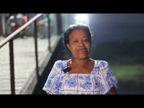 Alcalde de Marcovia, Nahún Cálix, inaugura la reparación y electrificación del puente de hamaca