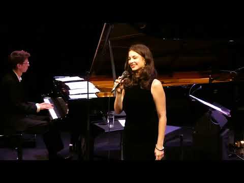 Stella Cole "Moon River" Live Paris 2024