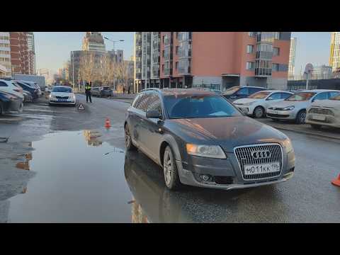 Мама вернулась домой за вещью, оставив сына во дворе...