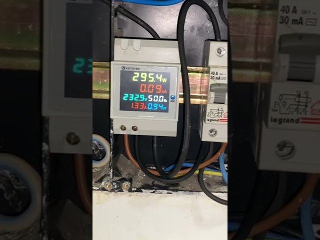 Vídeo relacionado con Green Blue Contador de Consumo de Energía, Vatímetro Digital, Medidor de Electricidad, 16A, Carga máx. 3680W, Submemoria, Muestra los kWh Consumidos y Costes de Energía (GB615 F)