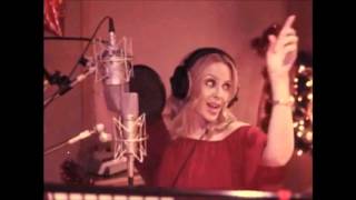 Kylie - Christmas Isn't Christmas 'Til You Get Here (Studio Video)