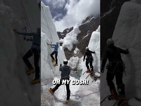 Climbers face sudden avalanche! 😳🫣  -  🎥 BVIRAL / redddlong