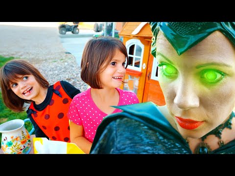Maleficent and Elsa PLAY Hide and Seek with Jasmine, Olaf, Kate & Lilly!