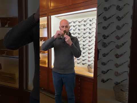 How to light a pipe #tobaccopipes #holts