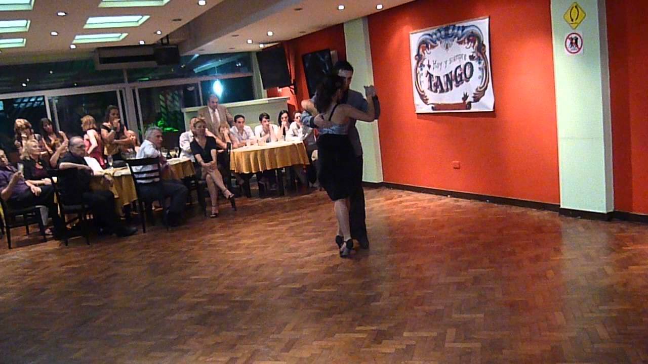 Jonathan Saavedra y Clarisa aragón bailan "Volvamos a empezar" en La Sooocial