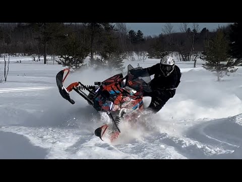UP snowmobiling - Polaris Switchback Assault & Indy XC