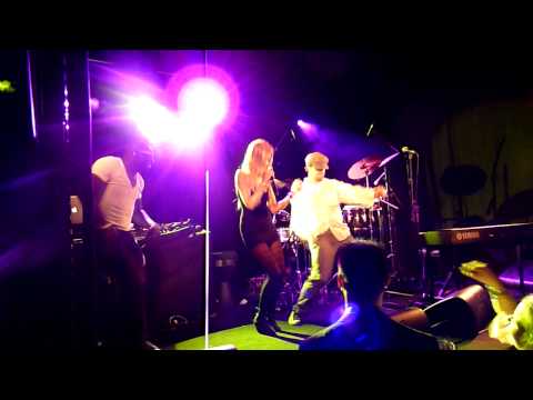 Crazy Sir -G  with the show Event à la carte