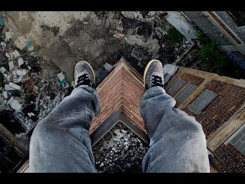 Скинули с 10-го этажа)