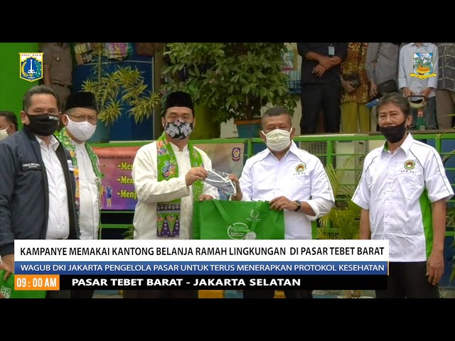 Kampanye Memakai Kantong Belanja Ramah Lingkungan di Pasar Tebet Barat