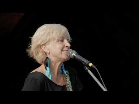 Maija Kalniņa. DIVREIZ UPĒ KĀPT