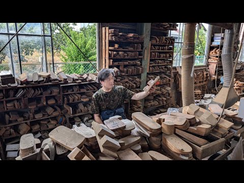 Der Prozess der Herstellung eines japanischen Holzschuhs. Eine Werkstatt mit 100-jähriger Geschichte