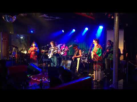 Kina Shoukichi & Champloose live on his own liveclub Chakra in OKINAWA - Arirang