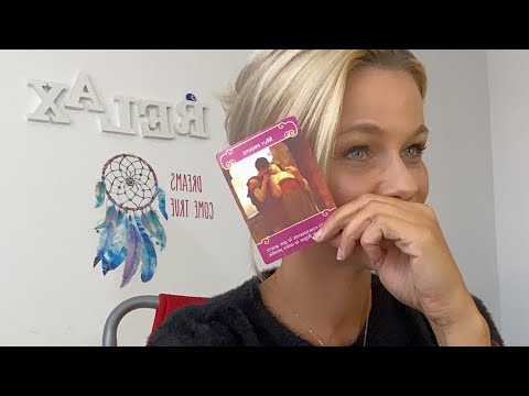 Daca o s-o Mai tii asa,altcineva o sa ti-o fure de sub nas!Ii tot spune cineva.Ce se discuta ?