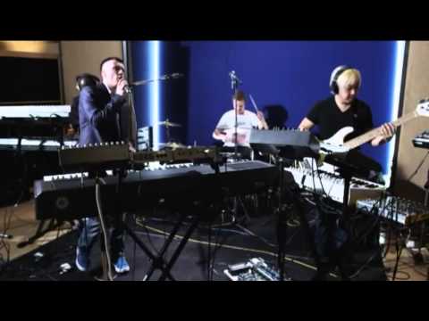FrankMusik - Better Off As Two (Live at Virgin Studio)