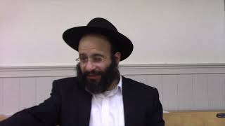 גוי שמחמם את האוכל בבית חב''ד לסעודת שבת (הרב אלחנן משה נחמנסון) - התמונה מוצגת ישירות מתוך אתר האינטרנט יוטיוב. זכויות היוצרים בתמונה שייכות ליוצרה. קישור קרדיט למקור התוכן נמצא בתוך דף הסרטון