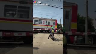 Download lagu Suara palang pintu kereta mp3