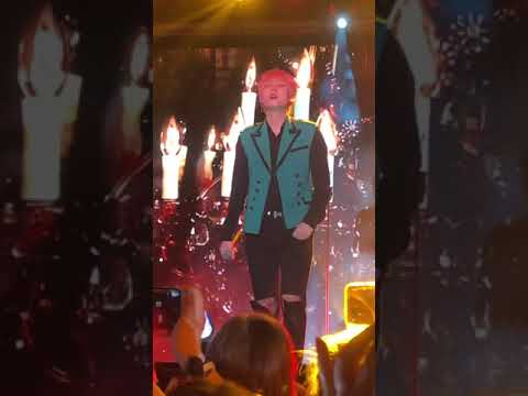 SF9 UNLIMITED IN BERLIN- INSEONG SOLO(VERSACE ON THE FLOOR)