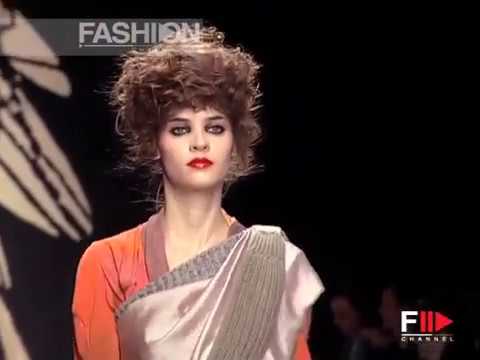 Fashion Show "Vivienne Westwood" Autumn Winter 2006 / 2007 Paris 1 of 4 by Fashion Channel