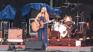 Ashley Monroe at Woofstock 2018 - &quot;Hands on You&quot;