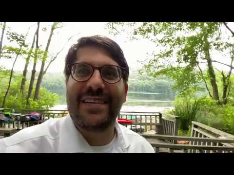 Rabbi Sings Menucha V’simcha