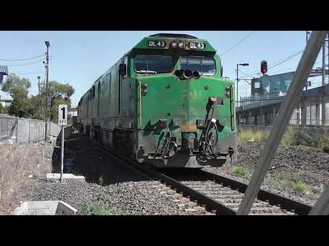 Australian Trains - DL43 leading a container train!