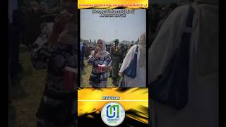 Download lagu THIS IS WHAT HAPPENS WHEN A TOUCHING MOMENT TURNS FUNNY #funny #shortvideo #viralvideo mp3