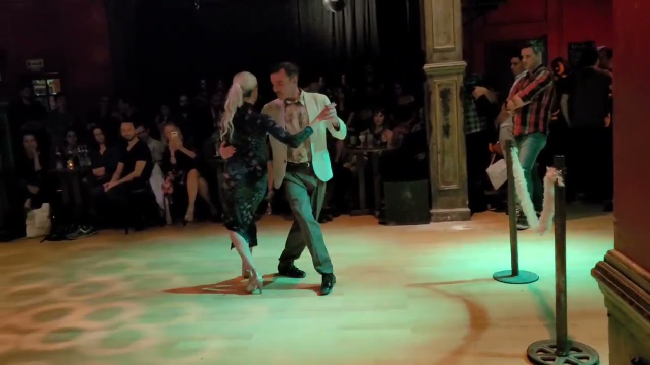 Delfina Pissani y Diego Martin Valero ( Esta Noche al Pasar)