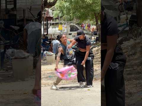 El salvavidas de mala calidad 😱😂🤣#viral #humor #comedy #funny