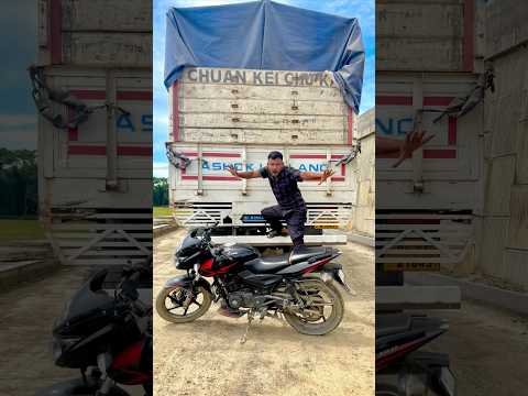 1915 Truck Vs Pulsar Bike Crash Deko Kiya Hua🚜