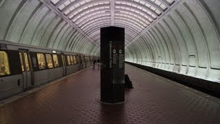 preview picture of video 'WMATA 1000-Series train makes a station stop at Cleveland Park'