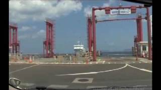 preview picture of video '[V0373] 津軽12：ナッチャンRera号が出迎える青森港FTでのフェリー入港'