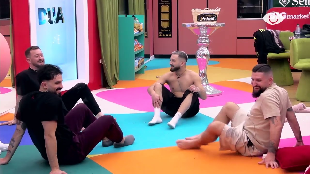 “U kry çdo sen…”/ Djemtë luajnë me pasa, xhonglojnë topin e improvizuar te njëri-tjetri